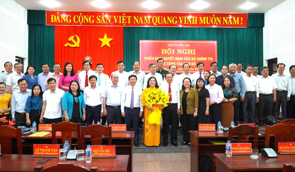 Bi-thu-Tinh-Ben-Tre (2).JPG