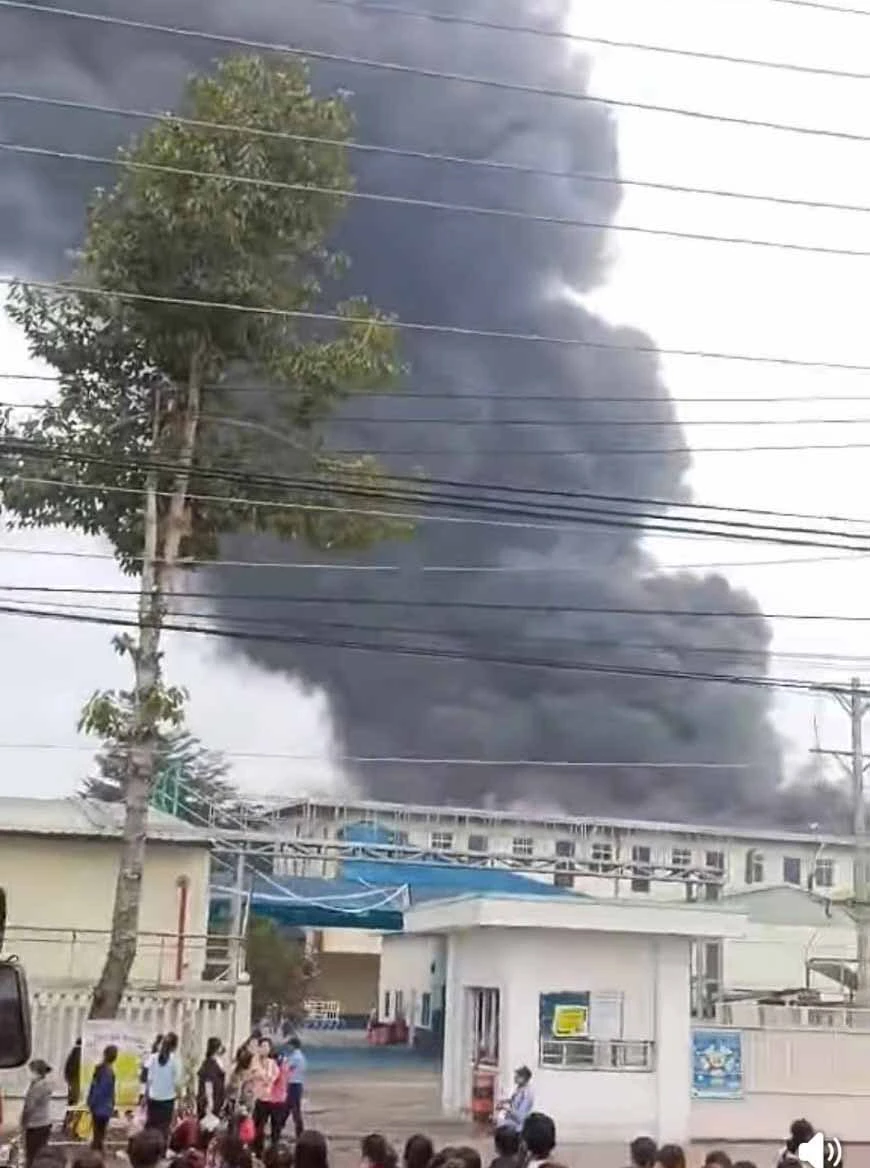 Tiền Giang: Một công ty ở Khu công nghiệp Tân Hương xảy ra cháy lớn