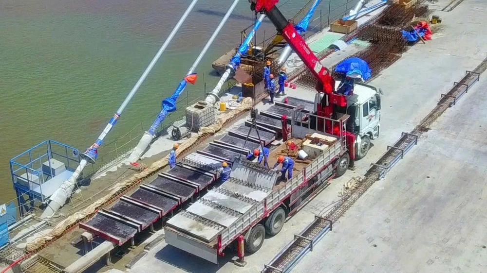 Dự án cầu Rạch Miễu 2 tăng tốc thi công xuyên lễ kịp về đích trong tháng 8-2025