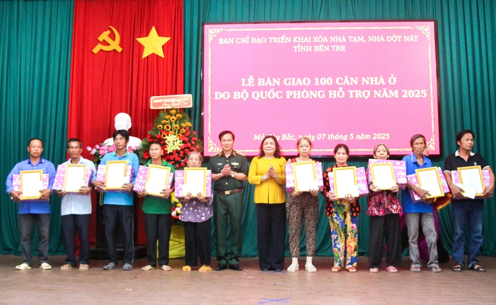 Bộ Quốc phòng hỗ trợ 6 tỷ đồng xây 100 căn nhà đại đoàn kết tại Bến Tre