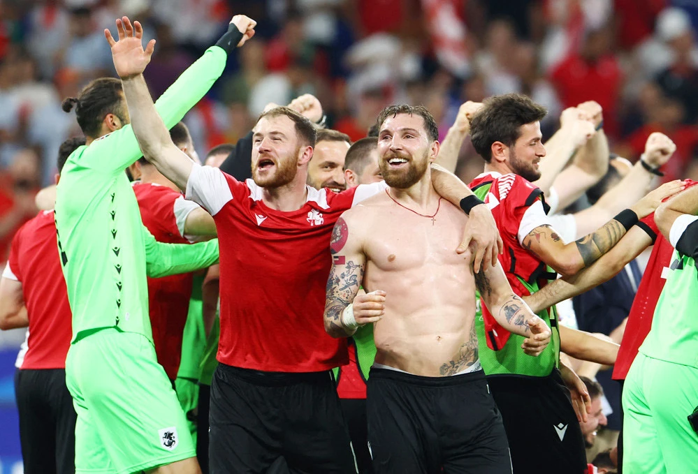 ngua-o-georgia-chen-vao-nhom-ho-bao-theo-mot-kich-ban-kho-tin- (2).jpg