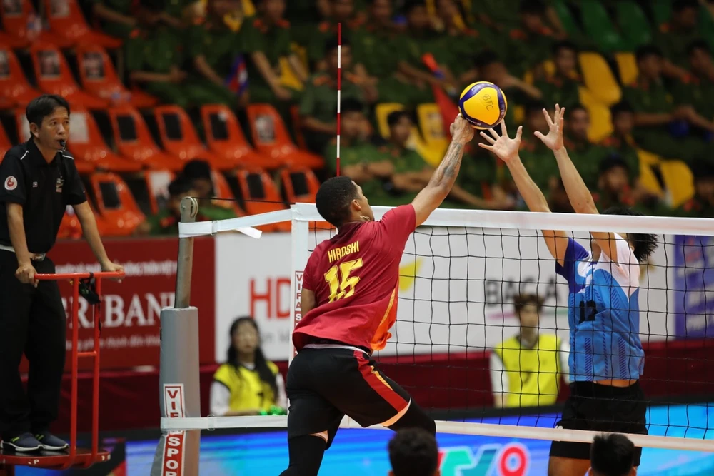 chu-giai-bong-chuyen-cong-an-tp-hcm-thang-lon-trong-ngay-khai-mac (1).jpg