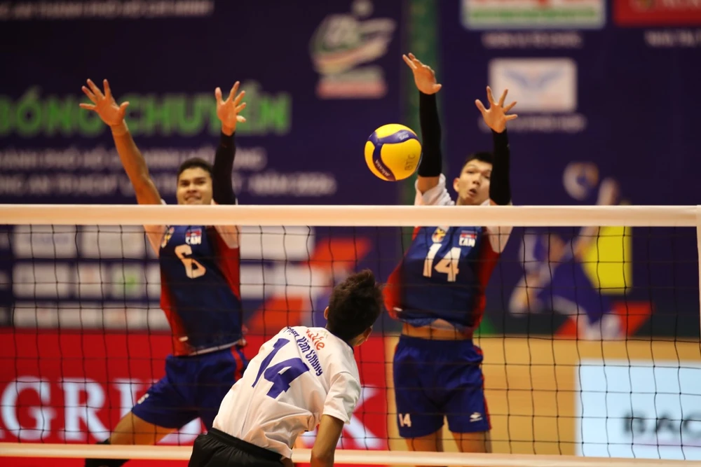 chu-giai-bong-chuyen-cong-an-tp-hcm-thang-lon-trong-ngay-khai-mac (3).jpg