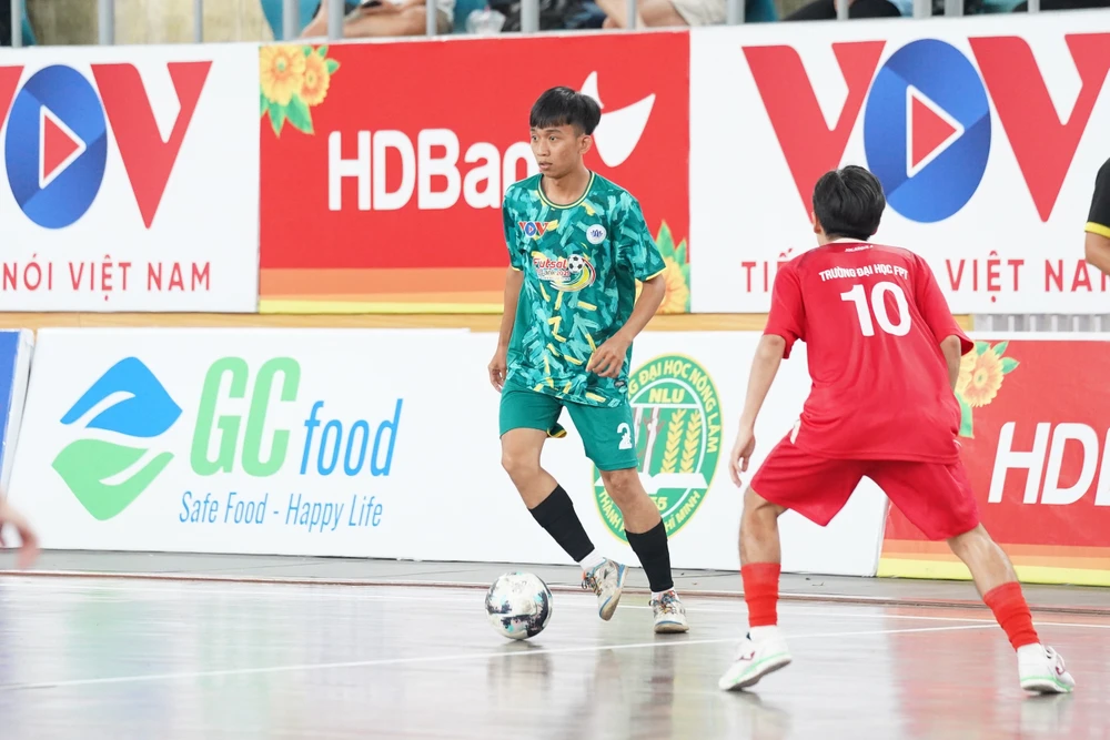 ruc-ro-sac-mau-va-kich-tinh-giai-futsal-sinh-vien-khu-vuc-tp-hcm (4).jpg
