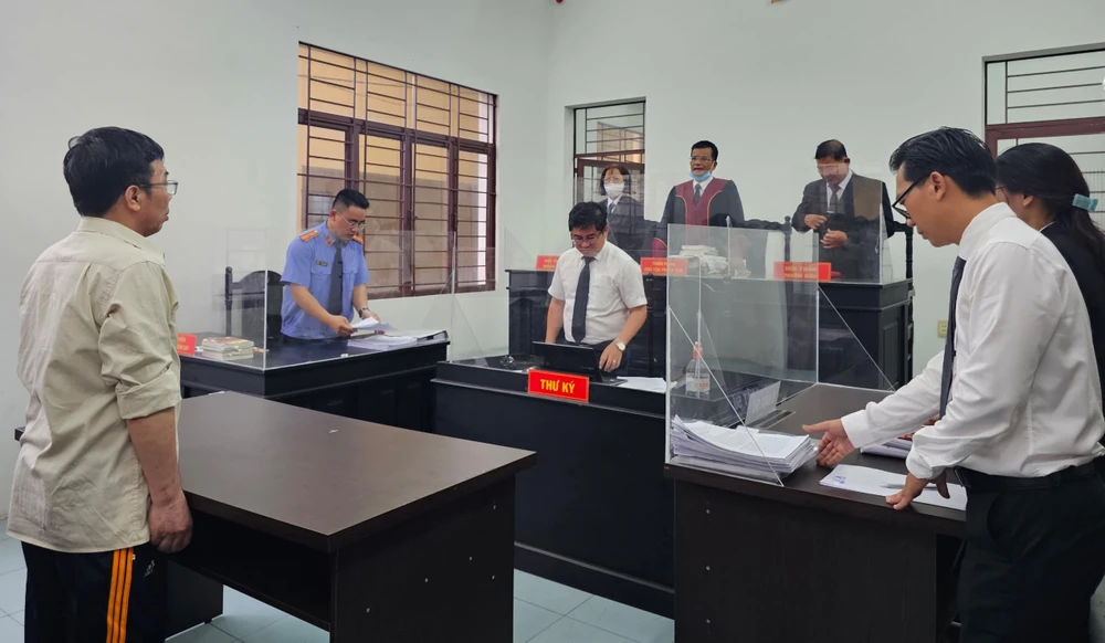 HĐXX sẽ nghị án kéo dài vụ bác sĩ thẩm mỹ "chui" gây chết người. ẢNH: SONG MAI HĐXX sẽ nghị án kéo dài vụ bác sĩ thẩm mỹ "chui" gây chết người. ẢNH: SONG MAI