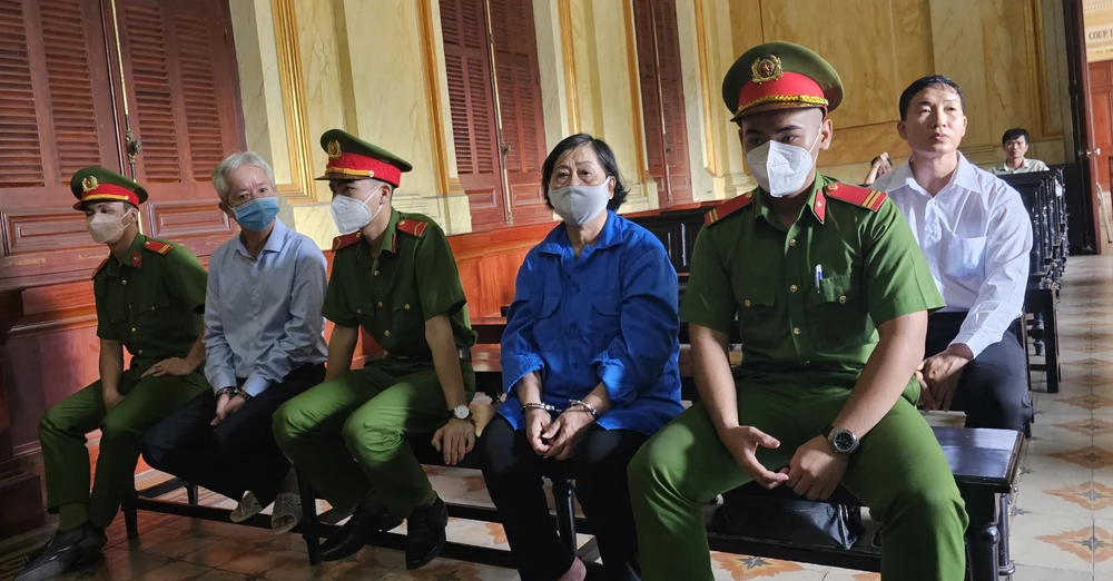 Các bị cáo tại phiên xét xử. ẢNH: SONG MAI