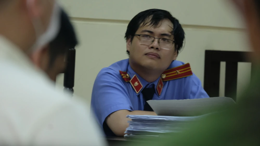 Đại diện VKSND quận 1 giữ quyền công tố, kiểm sát tại phiên tòa xét xử Trang Nemo và đồng phạm. Ảnh: SONG MAI