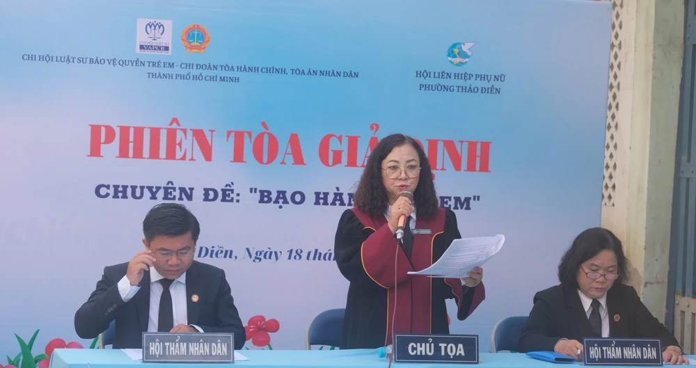 HĐXX của phiên tòa giả định. Ảnh: SONG MAI