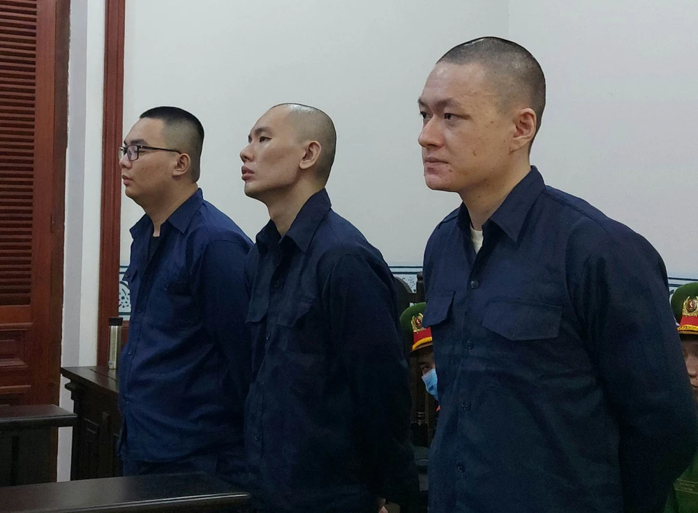 Ba bị cáo quốc tịch Đài Loan vận chuyển trái phép chất ma túy tại phiên tòa. Ảnh: AX