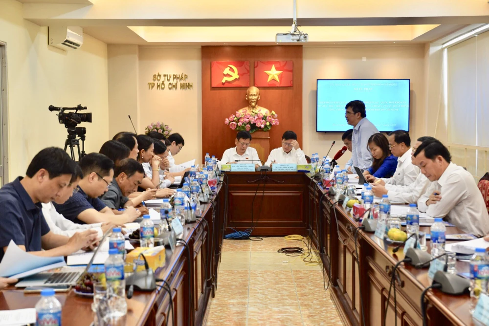 Đoàn khảo sát của Ủy ban Pháp luật - Quốc hội khoá XV có buổi làm việc tại Sở Tư pháp TP.HCM. Ảnh: TRẦN MINH Đoàn khảo sát của Ủy ban Pháp luật - Quốc hội khoá XV có buổi làm việc tại Sở Tư pháp TP.HCM. Ảnh: TRẦN MINH