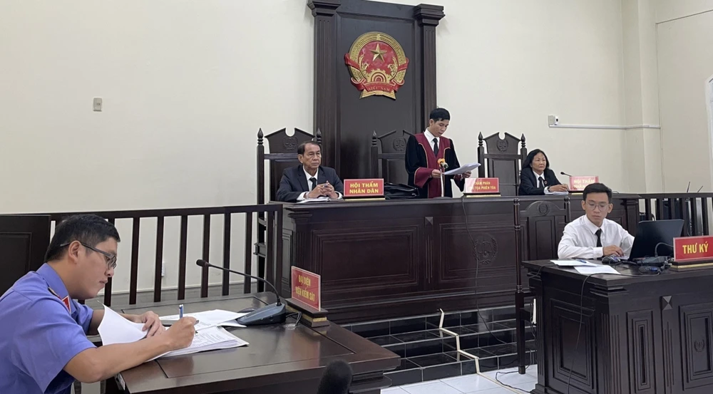 Toàn cảnh phiên xét xử trực tuyến. Ảnh: HD