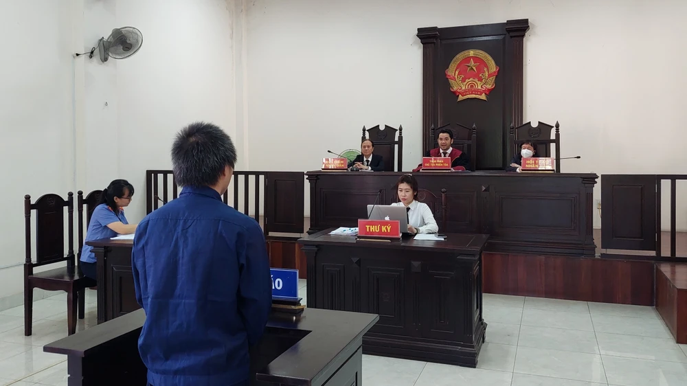 Phiên xét xử tại TAND huyện Bình Chánh. ẢNH: KT