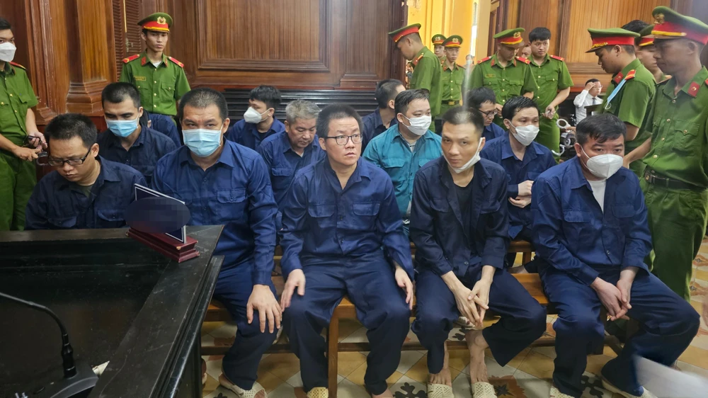 Các bị cáo tại phiên tòa sáng 29-8. Ảnh: SONG MAI