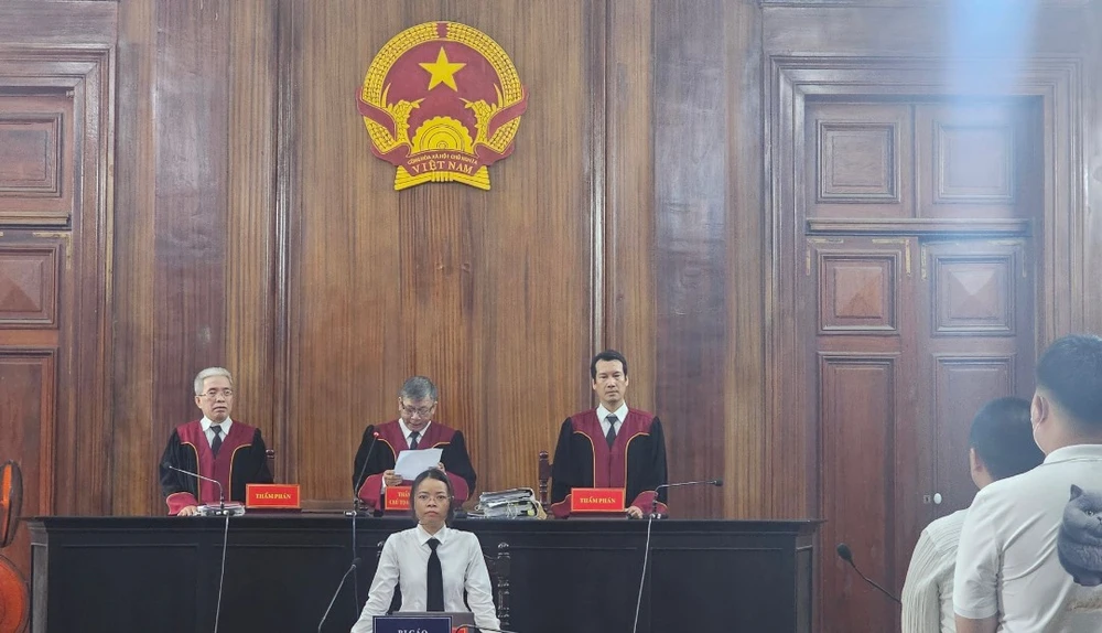 HĐXX tuyên án vụ Trang Nemo. Ảnh: SONG MAI