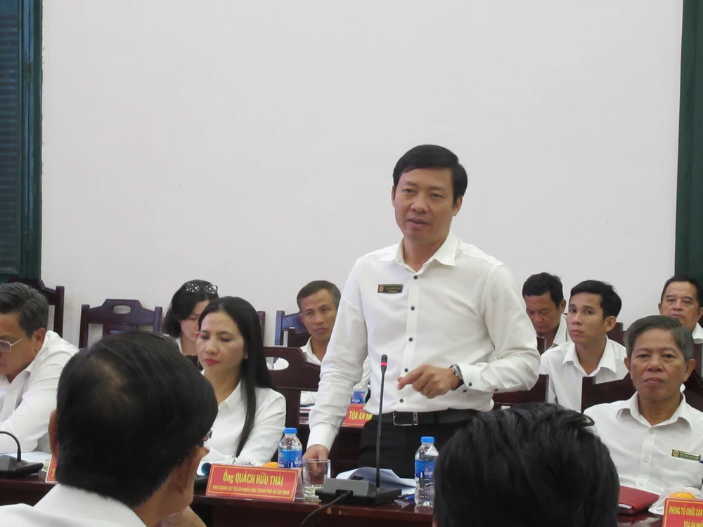 Ông Quách Hữu Thái - Phó Chánh án TAND TP.HCM phát biểu tại hội nghị. Ảnh: SONG MAI