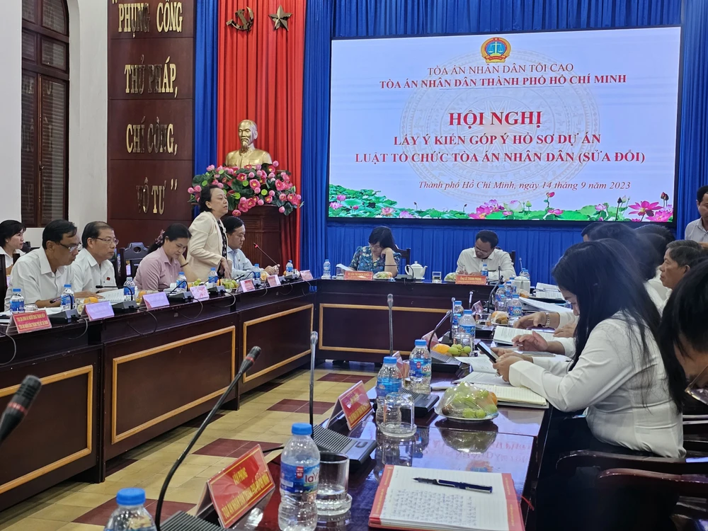 Toàn cảnh hội nghị lấy ý kiến góp ý hồ sơ dự án Luật Tổ chức TAND (sửa đổi). Ảnh: SONG MAI