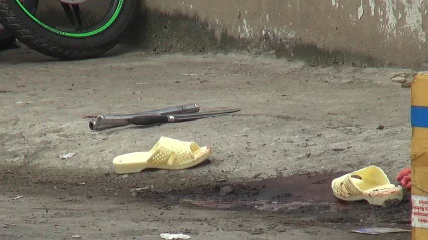 truy-to-bi-can-dam-chet-ban-lam-chung-vi-mau-thuan