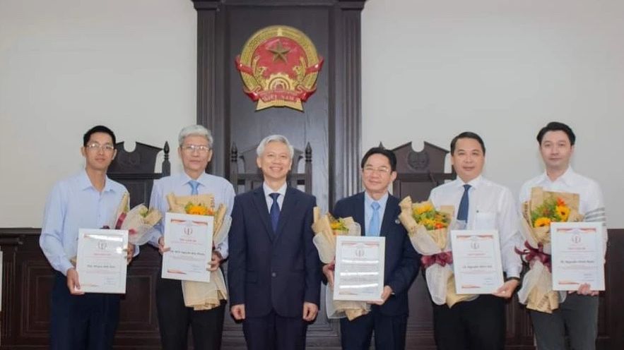 sinh-vien-khoa-luat-tham-gia-cuoc-thi-phien-toa-gia-dinh-2