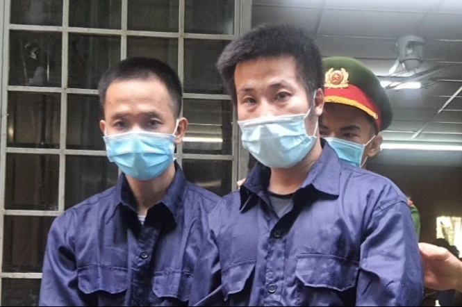 dùng súng bắn người