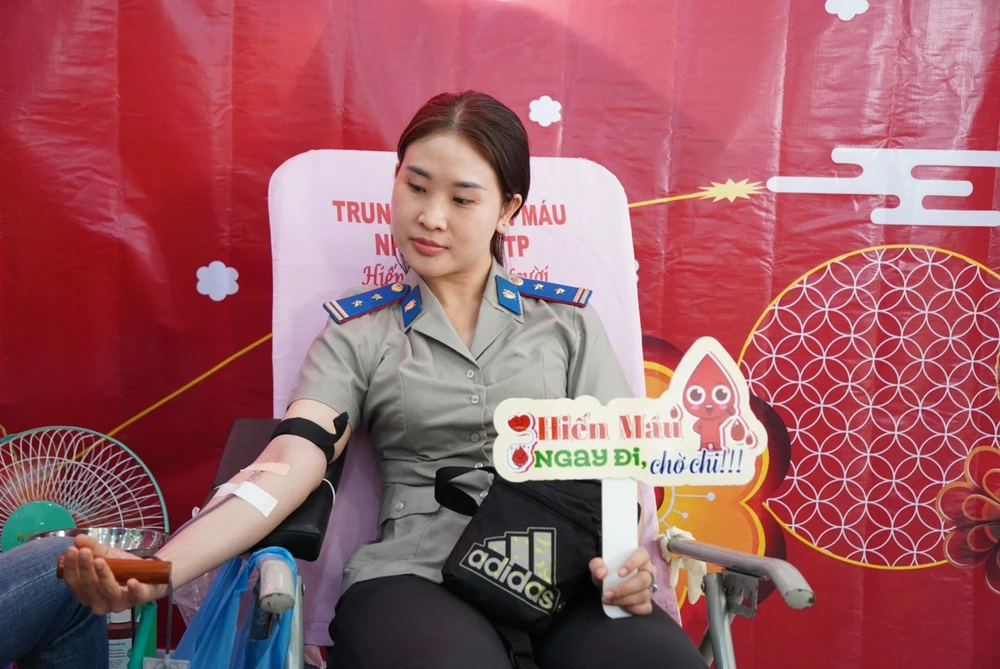 hiến máu tình nguyện