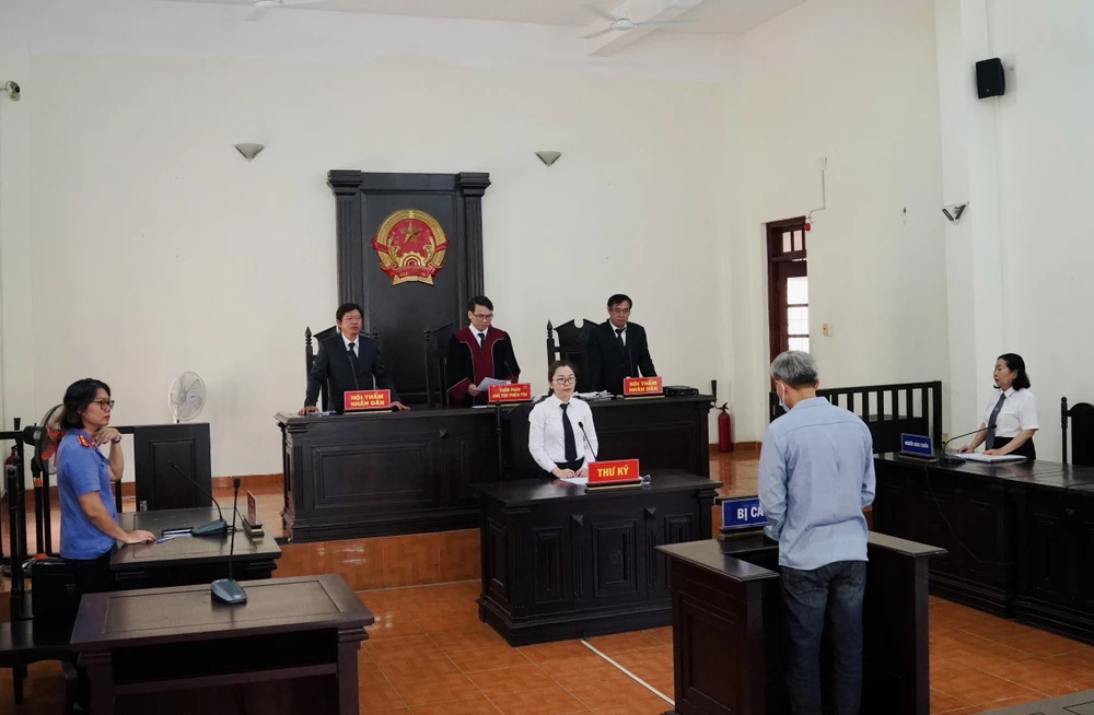 bạo hành con riêng của người tình