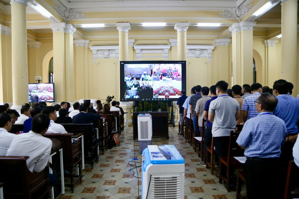 sảnh lớn phòng xử đại án đăng kiểm.jpg