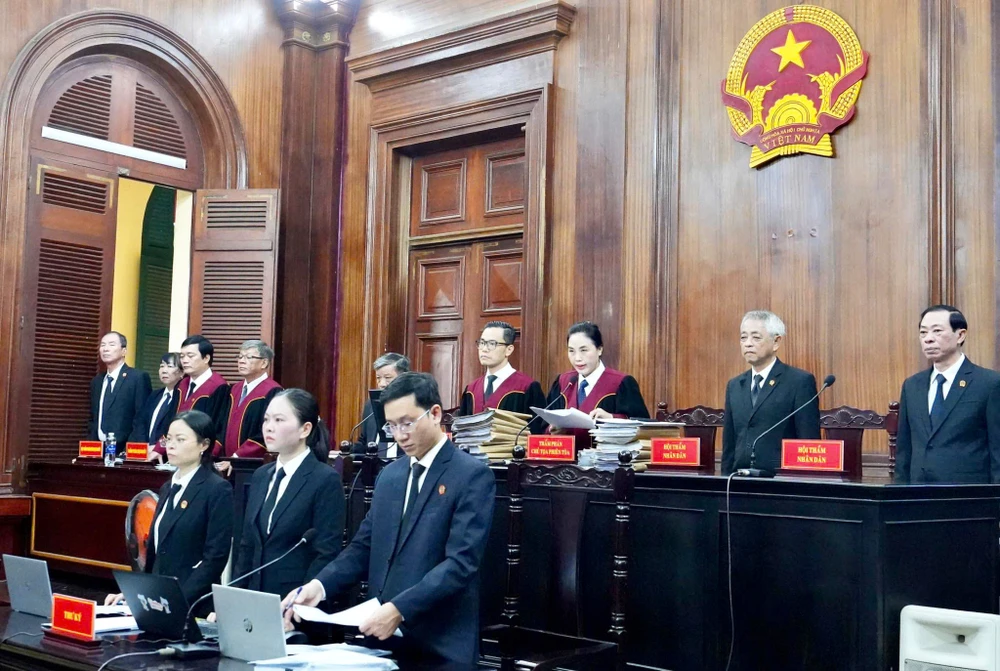 HĐXX trong vụ án Trương Mỹ Lan giai đoạn 2. Ảnh: NGUYỄN TIẾN