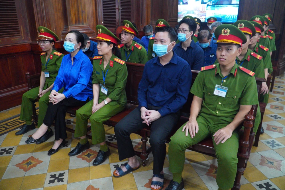 các bị cáo trong vụ Trương Mỹ Lan.jpg