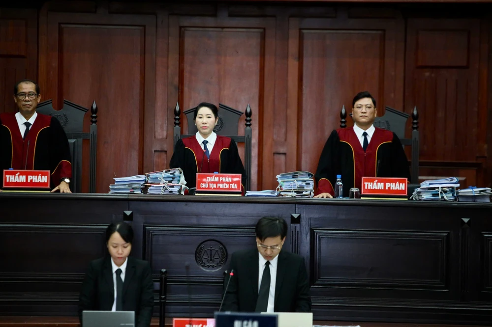 HĐXX phiên tòa phúc thẩm Trương Mỹ Lan giai đoạn 1. Ảnh: NGUYỆT NHI