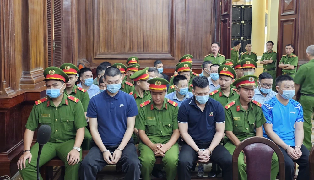 cán bộ thuế nhận hối lộ