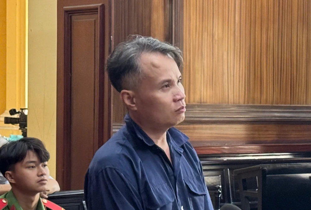 lừa tiền 'chạy án'