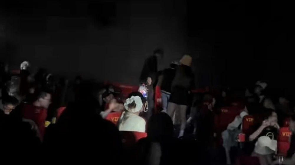 bắt ghen trong rạp phim