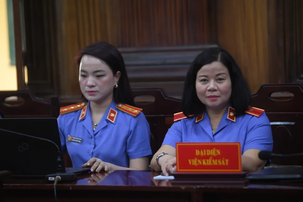 Đại diện VKS giữ quyền công tố, xét xử tại tòa. Ảnh: NGUYỄN TIẾN