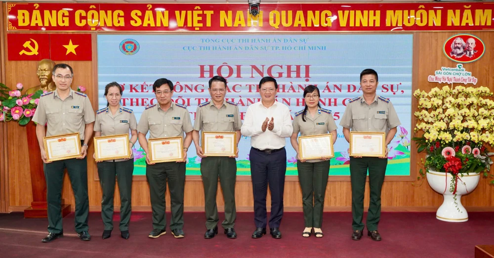 cuc-thads-tp-hcm-tap-trung-toi-da-cho-viec-thi-hanh-an-vu-van-thinh-phat-.jpg