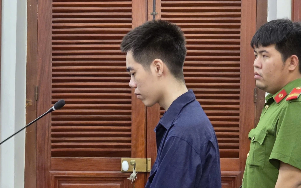 hiếp dâm người dưới 16 tuổi