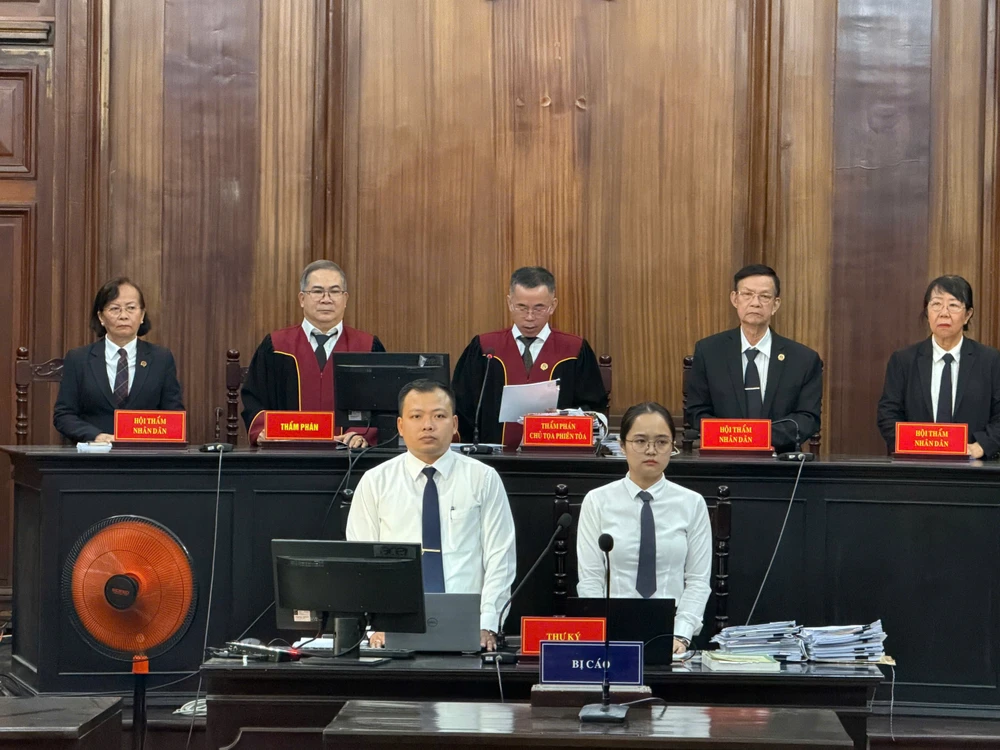 HĐXX vụ án vi phạm quy định đấu thầu liên quan Công ty AIC. Ảnh: TRẦN MINH