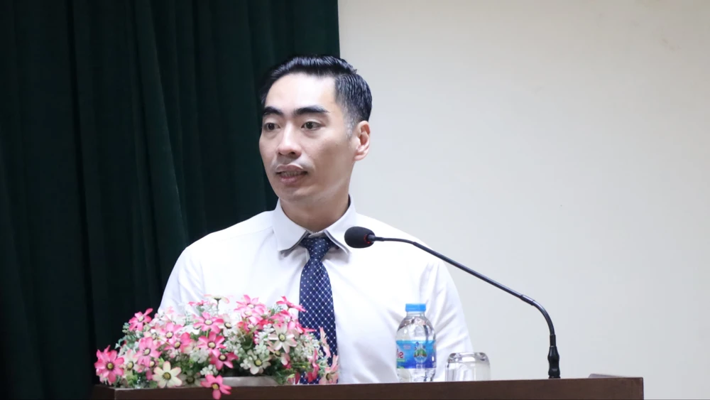 Phó Chánh án TAND TP.HCM Bùi Thái Hùng phát biểu tại hội nghị. Ảnh: LÊ HOÀNG