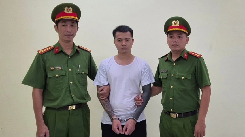 2-tiktoker-tang-keng-ong-trum-va-du-bau-troi-sap-hau-toa-vi-dang-clip-xuc-pham-nguoi-dan-mien-nam.jpeg