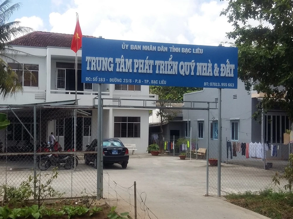 Vụ khó mua hồ sơ đấu giá đất công: Dời phiên đấu giá ảnh 1