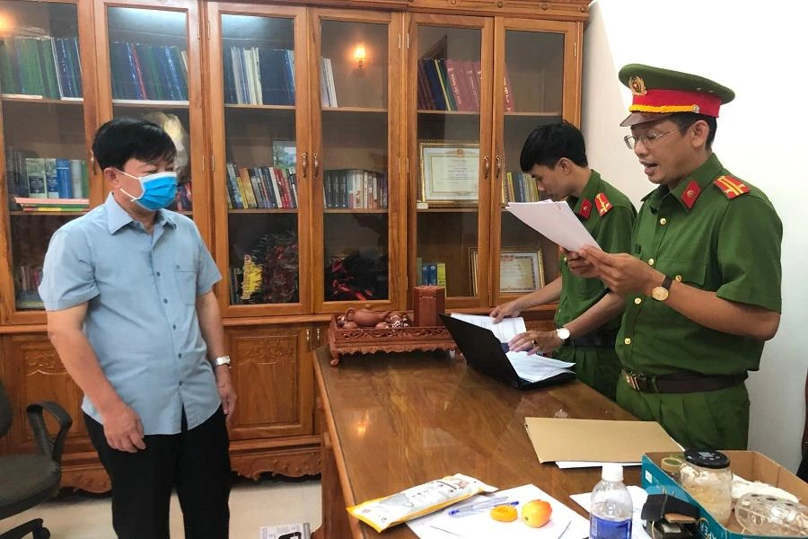 Độc lệnh bắt giám đốc CDC Cà Mau, Đặng Hải Đăng. Ảnh do Công an Cà Mau cung cấp.