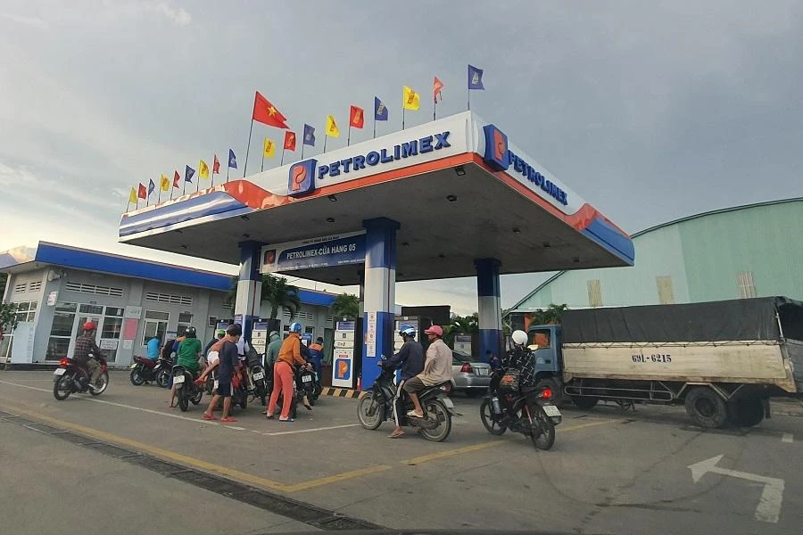 Một cửa hàng xăng dầu ở TP. Cà Mau chiều 31-8-2022. Ảnh: TRẦN VŨ