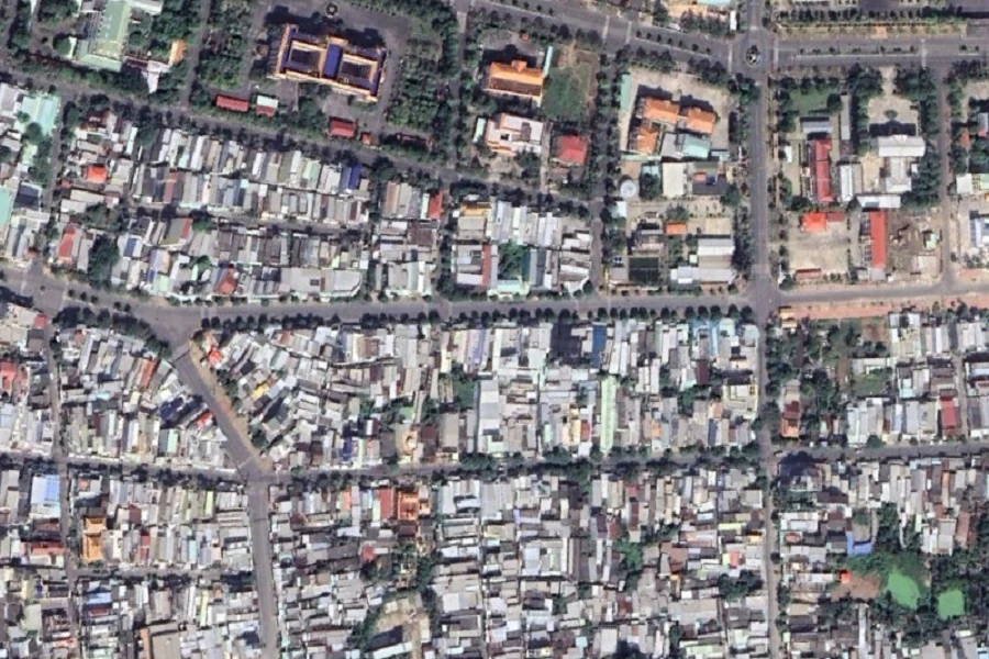 Đường Hoà Bình (nằm ngang) teo từ từ về sau. Ảnh chụp từ nguồn ảnh vệ tinh Google Earth tháng 12/2022.