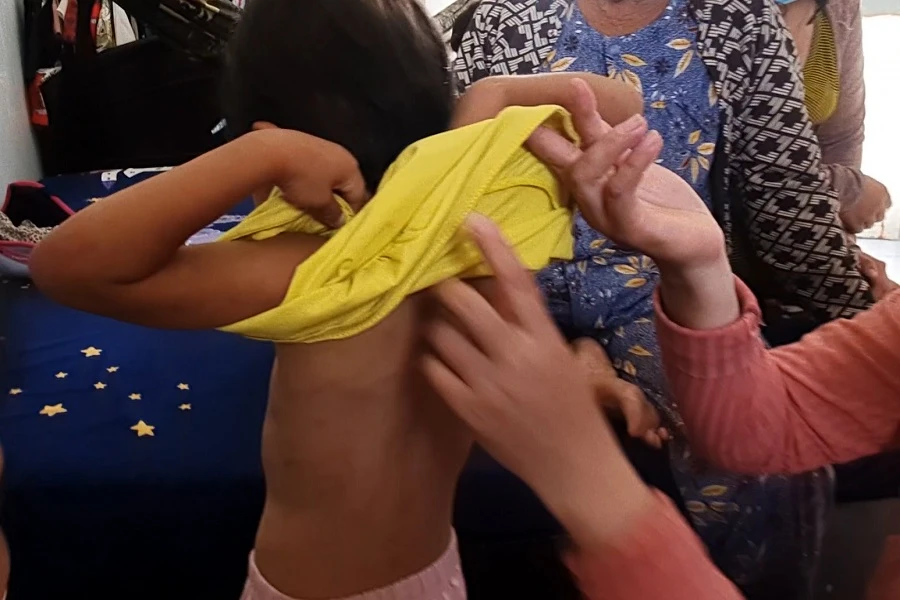 Vụ cha nuôi hành hạ bé 4 tuổi ở Cà Mau: Khởi tố, bắt giam cha nuôi