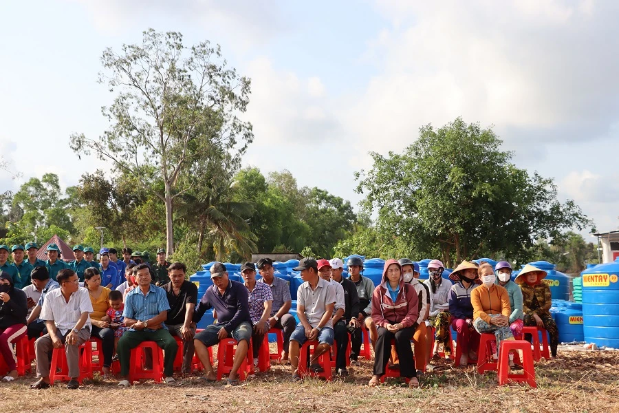 3 tàu chở nước của quân khu 9 3.jpg