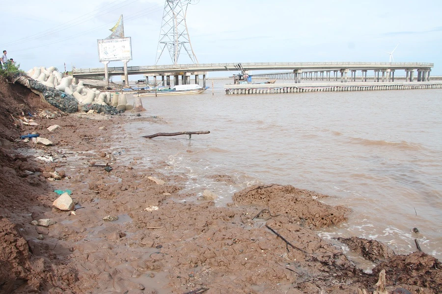 Họp chống sạt lở Bạc Liêu 3.jpg