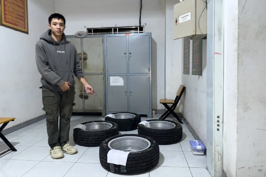 trộm 4 bánh xe ô tô Bạc Liêu 2.jpg