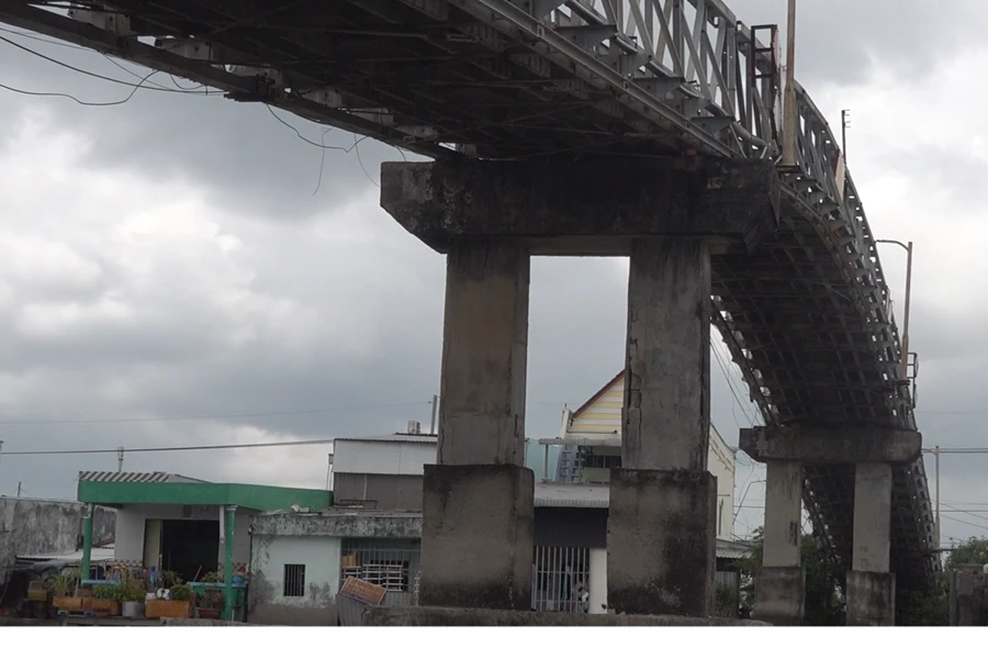 Cây cầu sắt 3.png