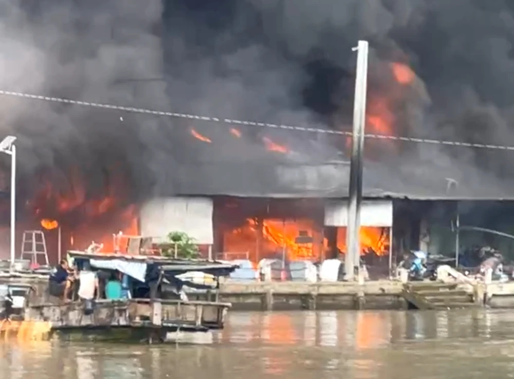 Cháy chợ Thanh Tùng 1.png