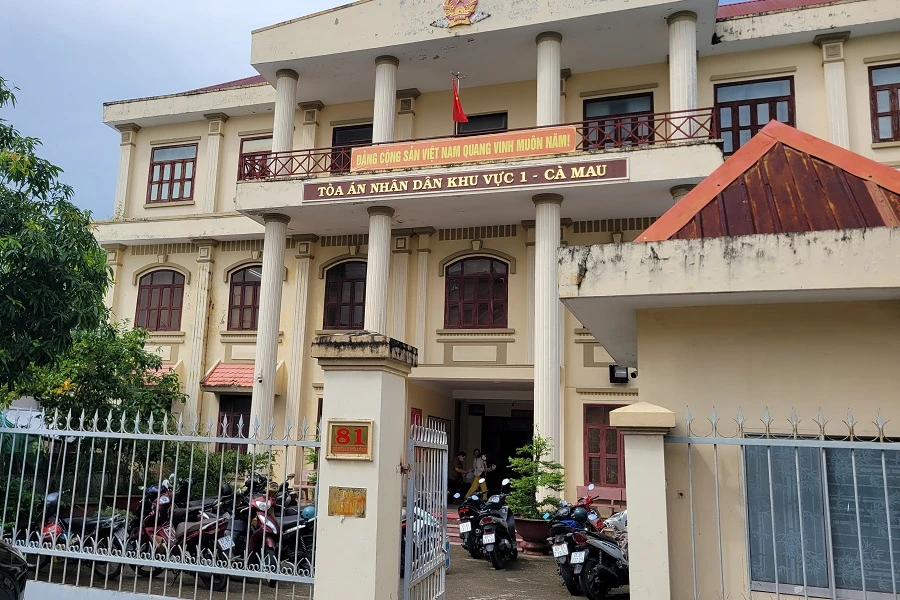 Vụ án chê tiền nhiều 1.jpg