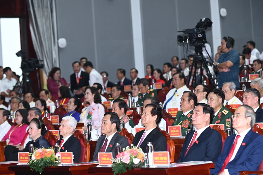 Nhiều lãnh đạo, nguyên lãnh đạo Đảng, Nhà nước dự Đại hội Đảng bộ tỉnh Cà Mau lần I. Ảnh: BTC